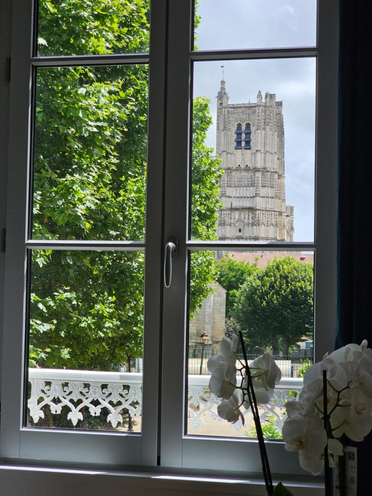 Ferienwohnung Aux'Cerfs - A Deux Pas De L'Abbaye Auxerre Exterior foto